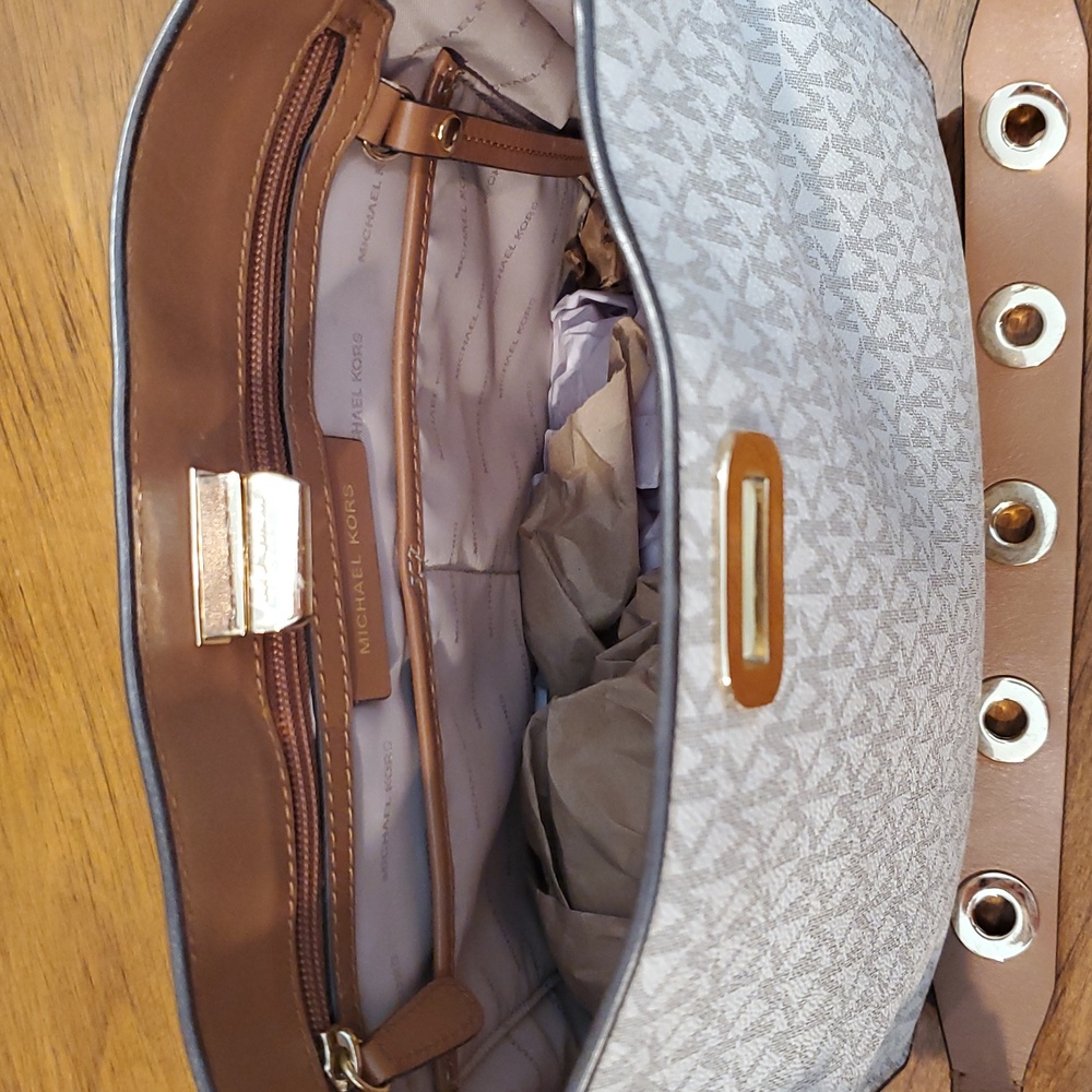 Like NEW Michael Kors Sullivan Messenger Bag Grommet Strap - Picture 12 of 12